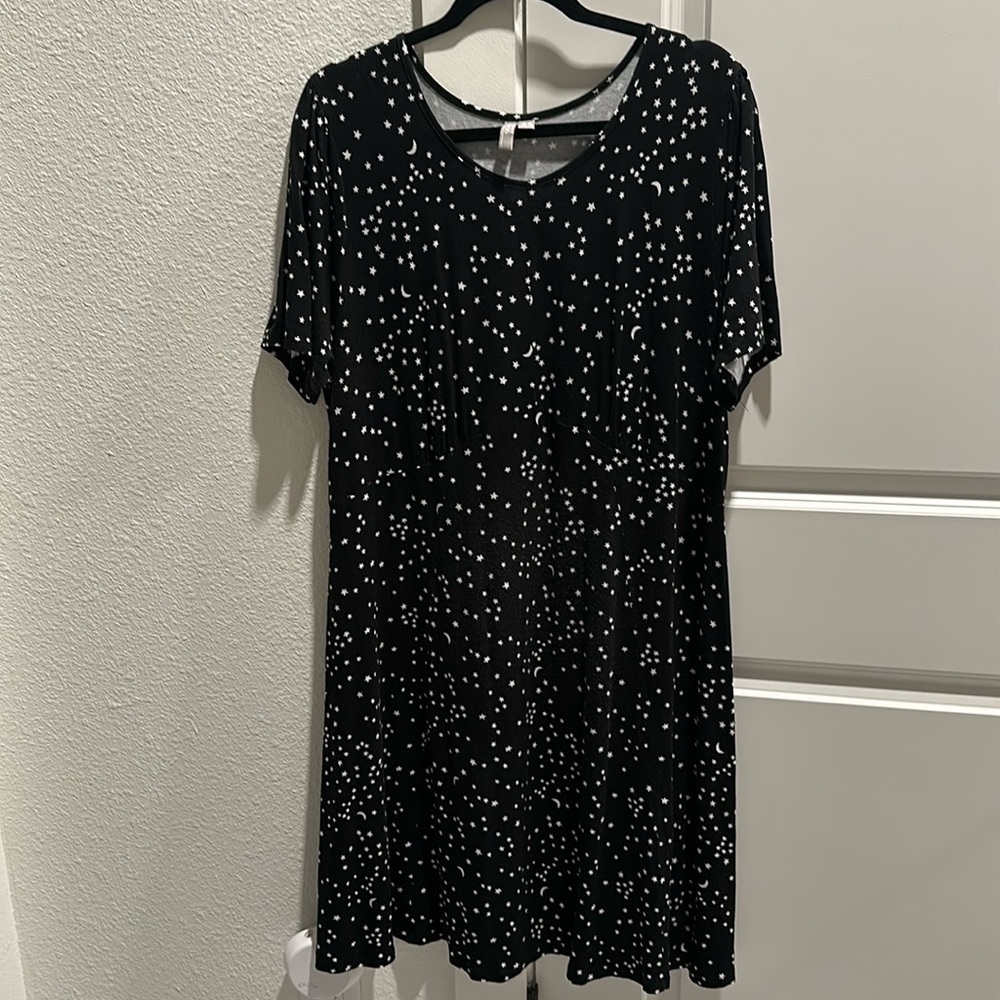 Star printed maternity dress